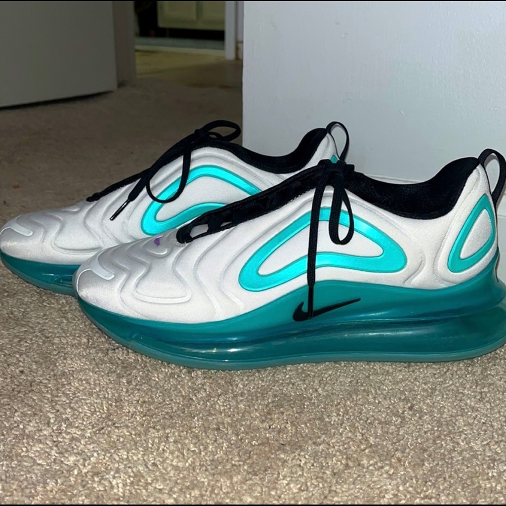 Nike AirMax 720’s, Size 10 Women’s//8.5 Men’s
